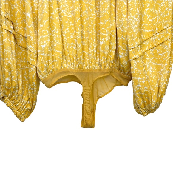 ♦️SOLD♦️Free People All Tucks Floral Printed Bodysuit - Picture 12 of 15